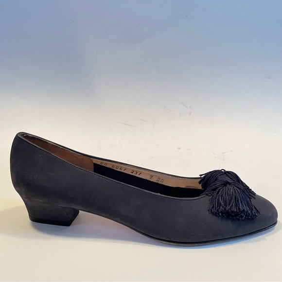 Salvatore Ferragamo block heel tassel pumps Size 7 narrow - Picture 11 of 11